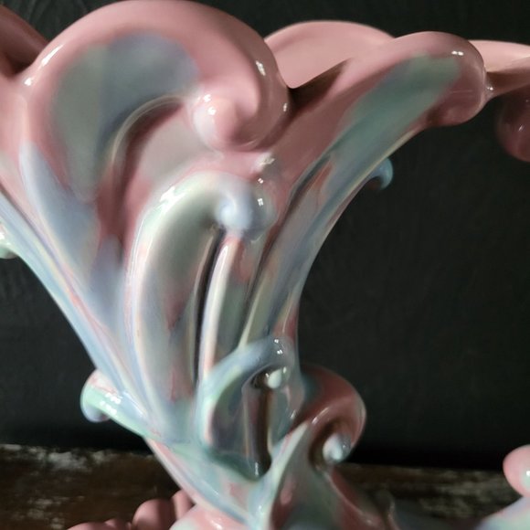 Vintage Royal Haeger Vase, MCM Cornucopia, Pink and Blue Royal Haeger - Picture 8 of 9